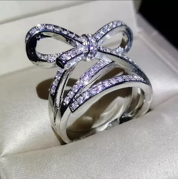 Gorgeous Bow Knot Ring - Picture 2 of 5